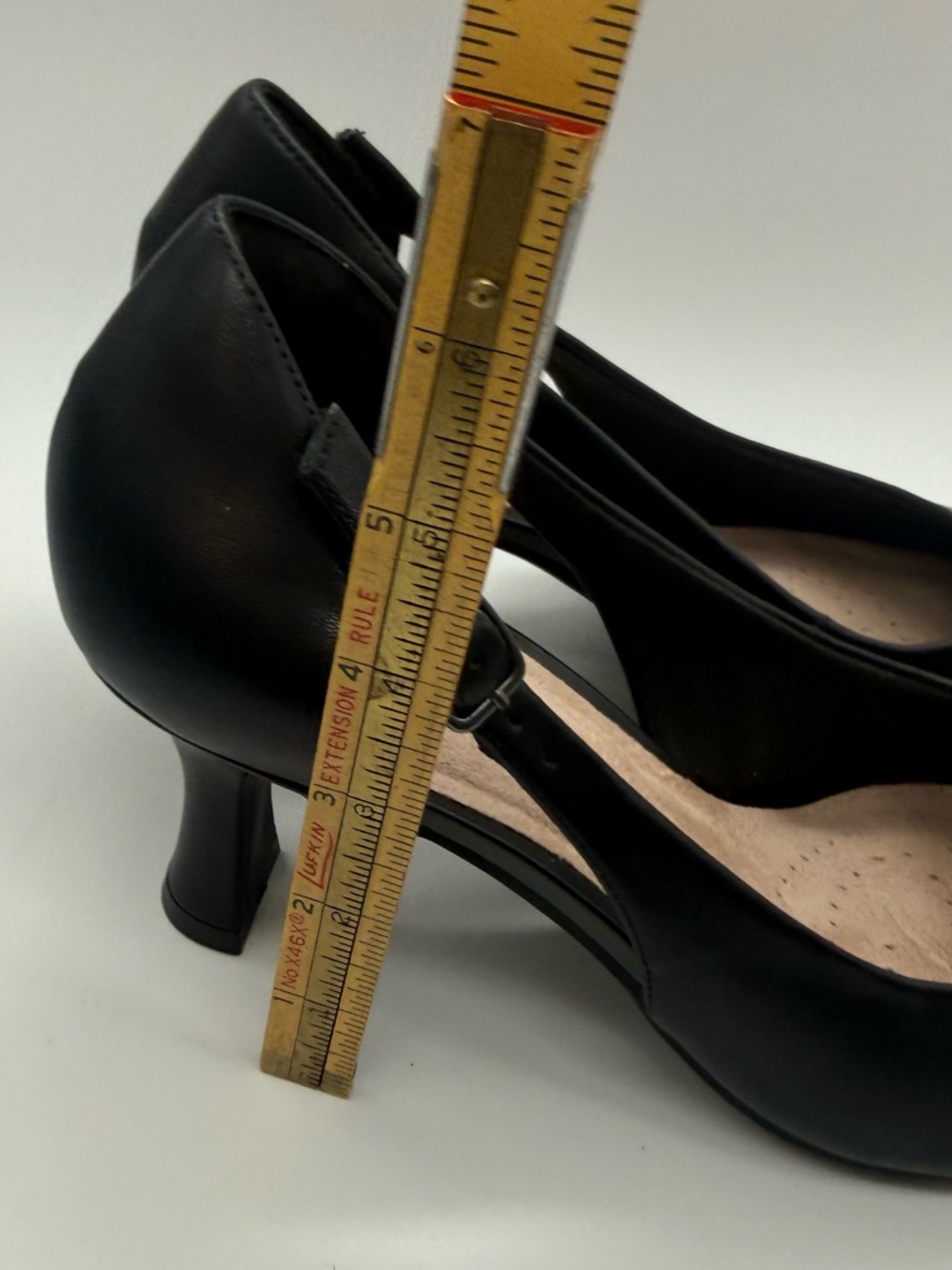 Clarks Kataleyna Rae Black Leather Pointed Toe Pumps - Size 8.5 - Picture 7 of 9